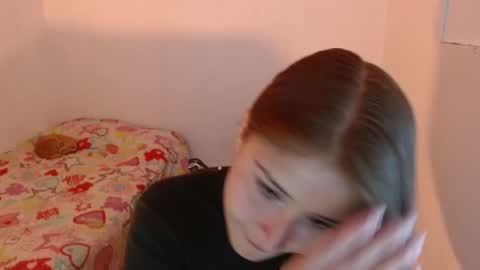 Snapshot of cataleya_cat3 chatting on March 4, 2026, 3:23 am Fabi online show from March 4, 2026, 3:23 am