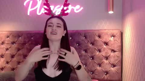 cataleyadamourx online show from December 21, 2025, 11:39 am