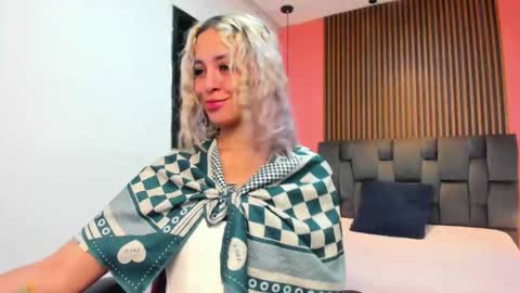 Catalina online show from December 1, 2025, 12:32 pm