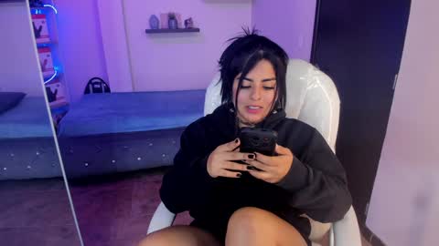 Snapshot of catalina_naughtyy chatting on December 12, 2024, 9:48 pm Catalina online show from December 12, 2024, 9:48 pm
