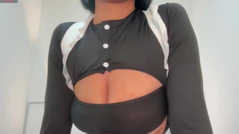 Snapshot of catalinaruizxo chatting on February 6, 2026, 9:51 pm Catalina Ruiz online show from February 6, 2026, 9:51 pm