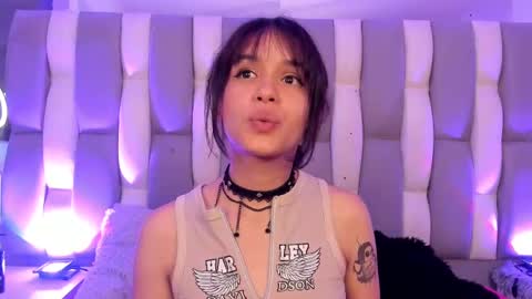 Snapshot of catarsiss_moon chatting on December 6, 2024, 9:13 pm Cat online show from December 6, 2024, 9:13 pm