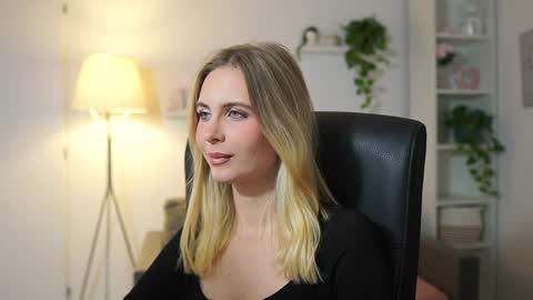 catecrago  online show from November 25, 2025, 9:09 am