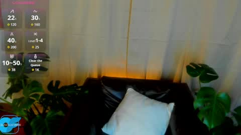 Caterine Zapata  online show from April 28, 2026, 4:12 pm