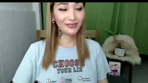 Snapshot of cathalea_toni chatting on October 13, 2025, 3:39 am red online show from October 13, 2025, 3:39 am