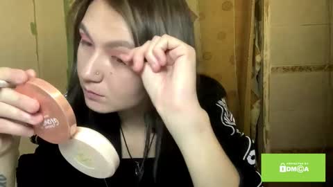 Lola online show from November 11, 2025, 9:15 pm