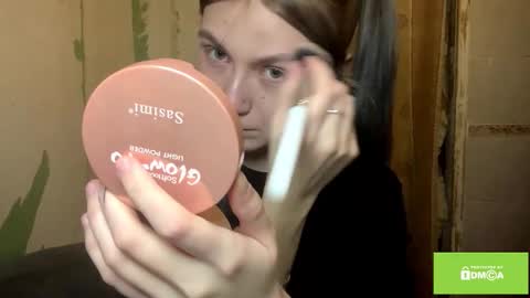 Lola online show from November 16, 2025, 9:09 pm