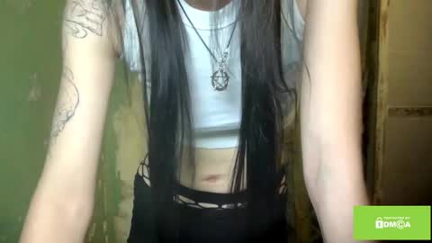 Lola online show from November 22, 2025, 10:20 pm