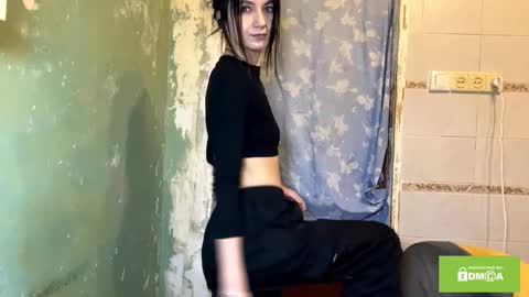 Lola online show from December 19, 2025, 9:33 pm