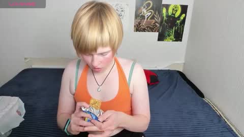 cattie_w_ online show from November 18, 2025, 2:06 am