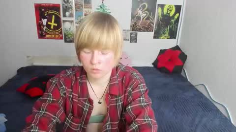 cattie_w_ online show from February 22, 2026, 1:18 am