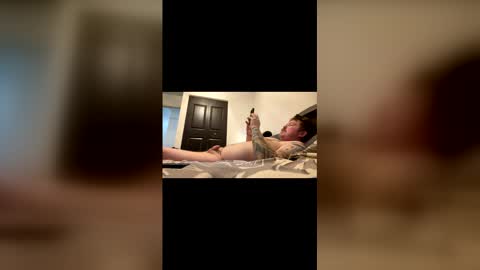 Snapshot of cbuds33 chatting on December 1, 2025, 4:34 pm cbuds33 online show from December 1, 2025, 4:34 pm