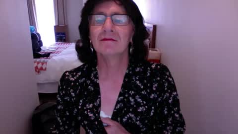 Elle online show from December 8, 2024, 2:28 am