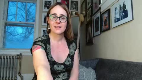 Snapshot of cecilysaintclaire chatting on February 14, 2025, 2:33 pm Cecily Saint Claire online show from February 14, 2025, 2:33 pm