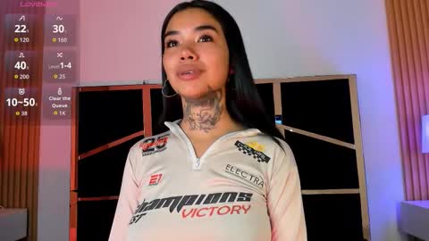 celeeste_18 online show from November 5, 2025, 2:44 am