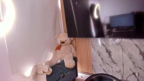 mia  sofiabohorquez INSTAGRAM online show from May 16, 2026, 3:44 pm