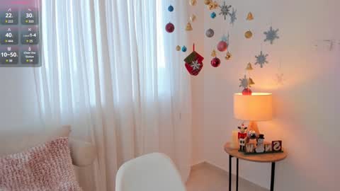 Snapshot of celia_dubois chatting on December 18, 2024, 10:02 pm Ari online show from December 18, 2024, 10:02 pm