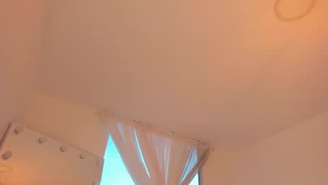 Snapshot of celia_dubois chatting on September 10, 2025, 9:04 pm Ari online show from September 10, 2025, 9:04 pm