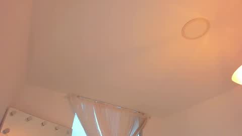 Snapshot of celia_dubois chatting on September 12, 2025, 8:42 pm Ari online show from September 12, 2025, 8:42 pm