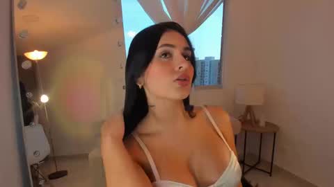 Snapshot of celia_dubois chatting on September 23, 2025, 9:07 pm Ari online show from September 23, 2025, 9:07 pm