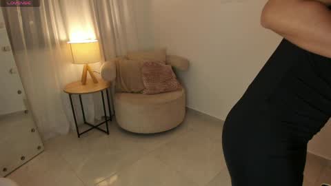 Ari online show from April 20, 2026, 6:05 am