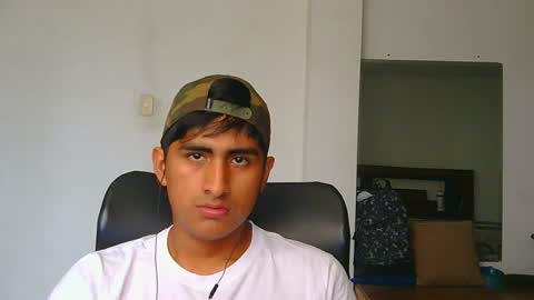 Snapshot of cesarex148 chatting on February 3, 2025, 9:29 pm Cesar online show from February 3, 2025, 9:29 pm