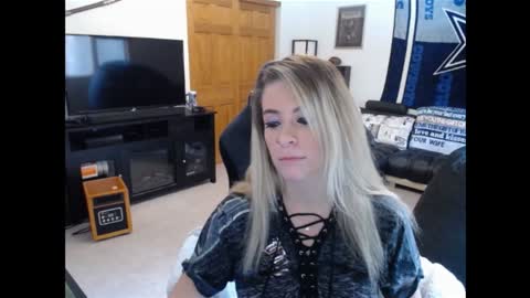 Marie online show from December 26, 2024, 3:42 pm