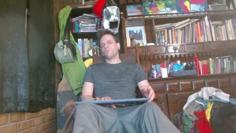 Snapshot of cguffey2284 chatting on February 27, 2025, 12:10 am cguffey2284 online show from February 27, 2025, 12:10 am