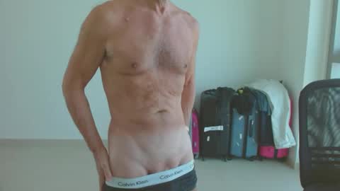 Snapshot of ch400 chatting on December 17, 2024, 9:39 am ch400 online show from December 17, 2024, 9:39 am