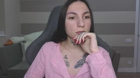 Kate online show from November 19, 2025, 7:41 am