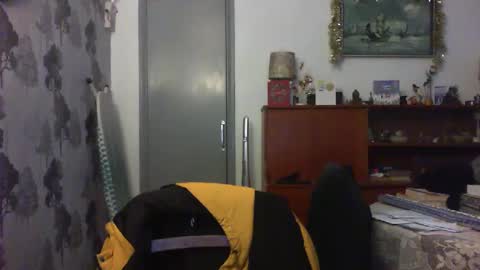 Snapshot of champers37 chatting on December 18, 2024, 3:33 pm Champers online show from December 18, 2024, 3:33 pm