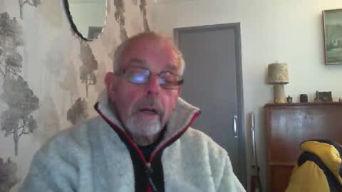 Snapshot of champers37 chatting on January 11, 2026, 11:04 am Champers online show from January 11, 2026, 11:04 am