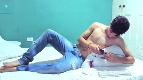 Snapshot of chandler_kenji chatting on February 26, 2025, 11:04 pm Kenji online show from February 26, 2025, 11:04 pm