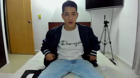 Snapshot of chandler_kenji chatting on November 17, 2025, 4:18 am Kenji online show from November 17, 2025, 4:18 am