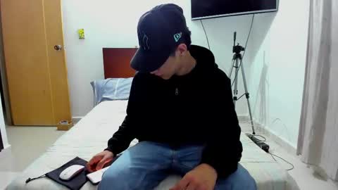 Snapshot of chandler_kenji chatting on November 18, 2025, 4:17 am Kenji online show from November 18, 2025, 4:17 am