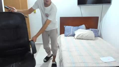 Snapshot of chandler_kenji chatting on November 26, 2025, 1:17 am Kenji online show from November 26, 2025, 1:17 am