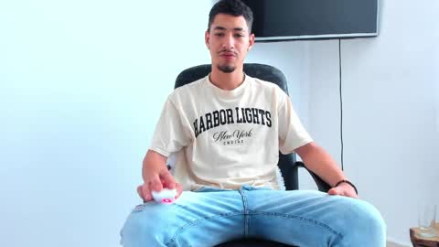 Snapshot of chandler_kenji chatting on May 8, 2026, 12:43 pm Kenji online show from May 8, 2026, 12:43 pm