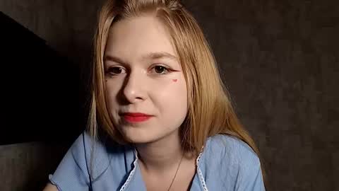 Lia online show from October 14, 2025, 7:53 am