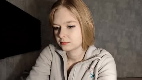 Lia online show from December 2, 2025, 7:14 am