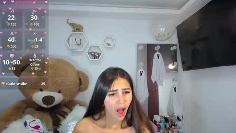 Isabella online show from October 31, 2025, 2:51 pm