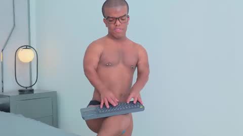 charlie_walkerr online show from June 19, 2026, 7:17 pm
