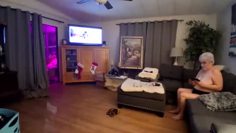 charliebroun online show from December 3, 2025, 4:20 am