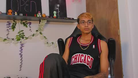 Snapshot of charlieerusso chatting on February 10, 2025, 2:08 am Charles Russo online show from February 10, 2025, 2:08 am