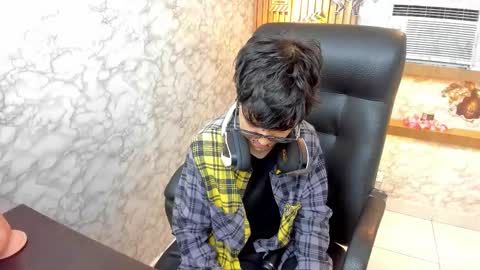 Snapshot of charlietaylor_ chatting on October 21, 2025, 1:01 pm Charlie online show from October 21, 2025, 1:01 pm