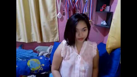 Sweetieeche online show from April 12, 2026, 3:17 pm