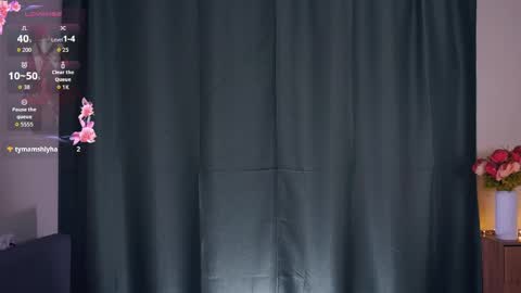 Snapshot of charlinepiker chatting on April 18, 2026, 7:18 pm Yumi online show from April 18, 2026, 7:18 pm