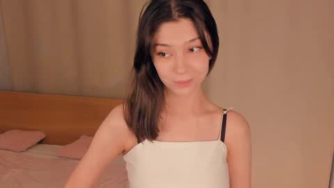 Snapshot of charlinepiker chatting on April 19, 2026, 8:00 pm Yumi online show from April 19, 2026, 8:00 pm