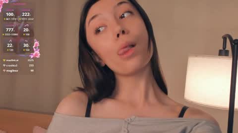 Snapshot of charlinepiker chatting on April 27, 2026, 10:41 pm Yumi online show from April 27, 2026, 10:41 pm