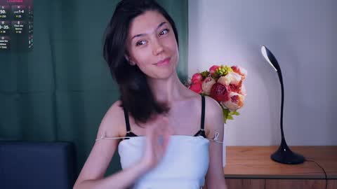 Snapshot of charlinepiker chatting on June 1, 2026, 12:34 am Yumi online show from June 1, 2026, 12:34 am