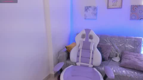    online show from October 21, 2025, 5:46 pm